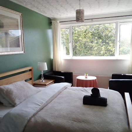 1 Luxurious Double Bedroom With Private Shower ريدينج المظهر الخارجي الصورة