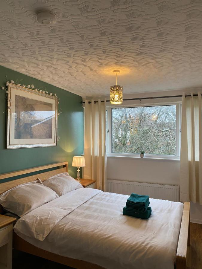 1 Luxurious Double Bedroom With Private Shower ريدينج المظهر الخارجي الصورة