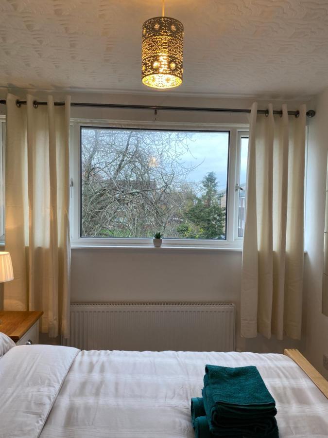 1 Luxurious Double Bedroom With Private Shower ريدينج المظهر الخارجي الصورة